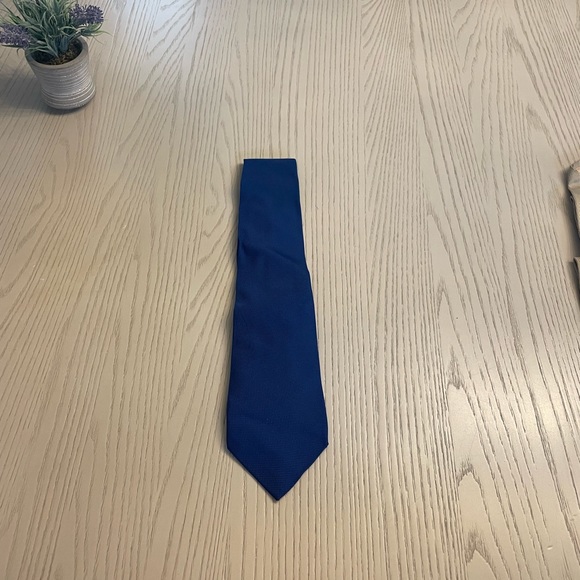 Gorgeous silk Gucci tie. Authentic & perfect condition. - Picture 2 of 9